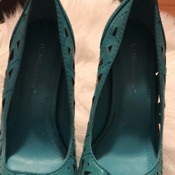 BCBG Generation platform shoe. - Picture 2 of 7